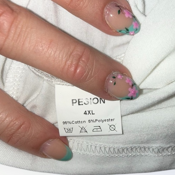 NWOT Pesion Graphic Tee with Gold Sunglasses Design Plus 4X White - Picture 9 of 12